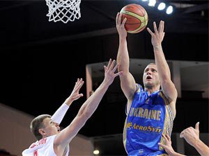Баскетбол: Украинские баскетболисты с поражения стартовали в финальном турнире Евробаскета