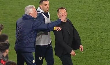 ВІДЕО. Моуріньо ущипнув коуча Галатасарая за ніс, завдавши «жахливого» болю